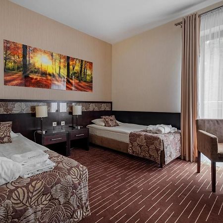 Hotel Uroczysko Cedzyna Exterior photo